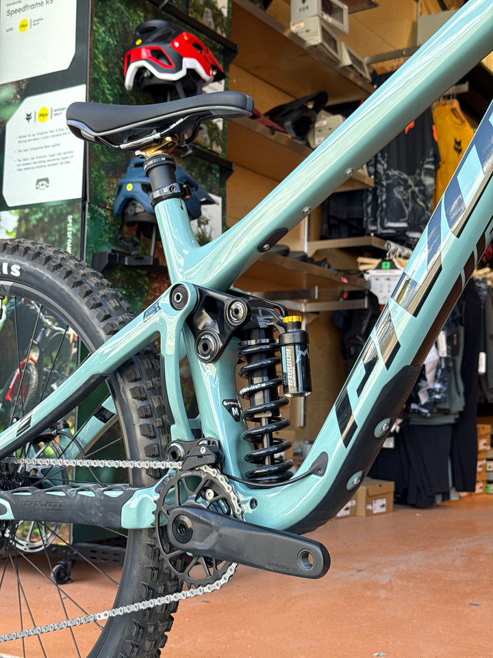 Pivot Mach 6 Medium Green- Brunch Ride