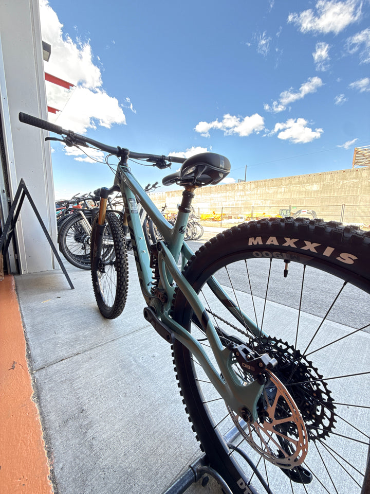 Pivot Mach 6 Medium Green- Brunch Ride