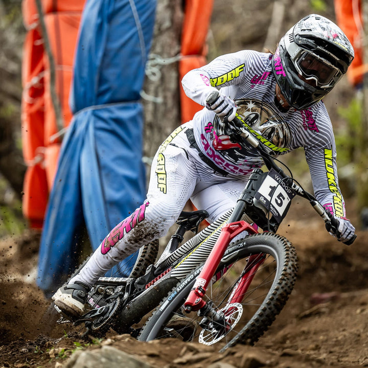 Wolftooth locked in bar ends Canada - Downhill racing
