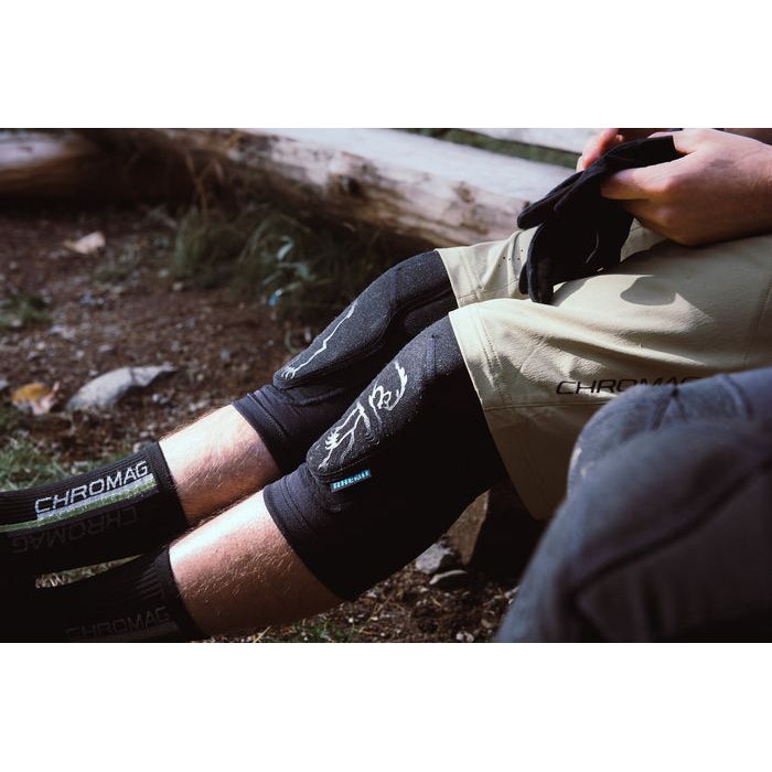 Chromag Rift Knee Pads - Canada - Smith Creek Cycle