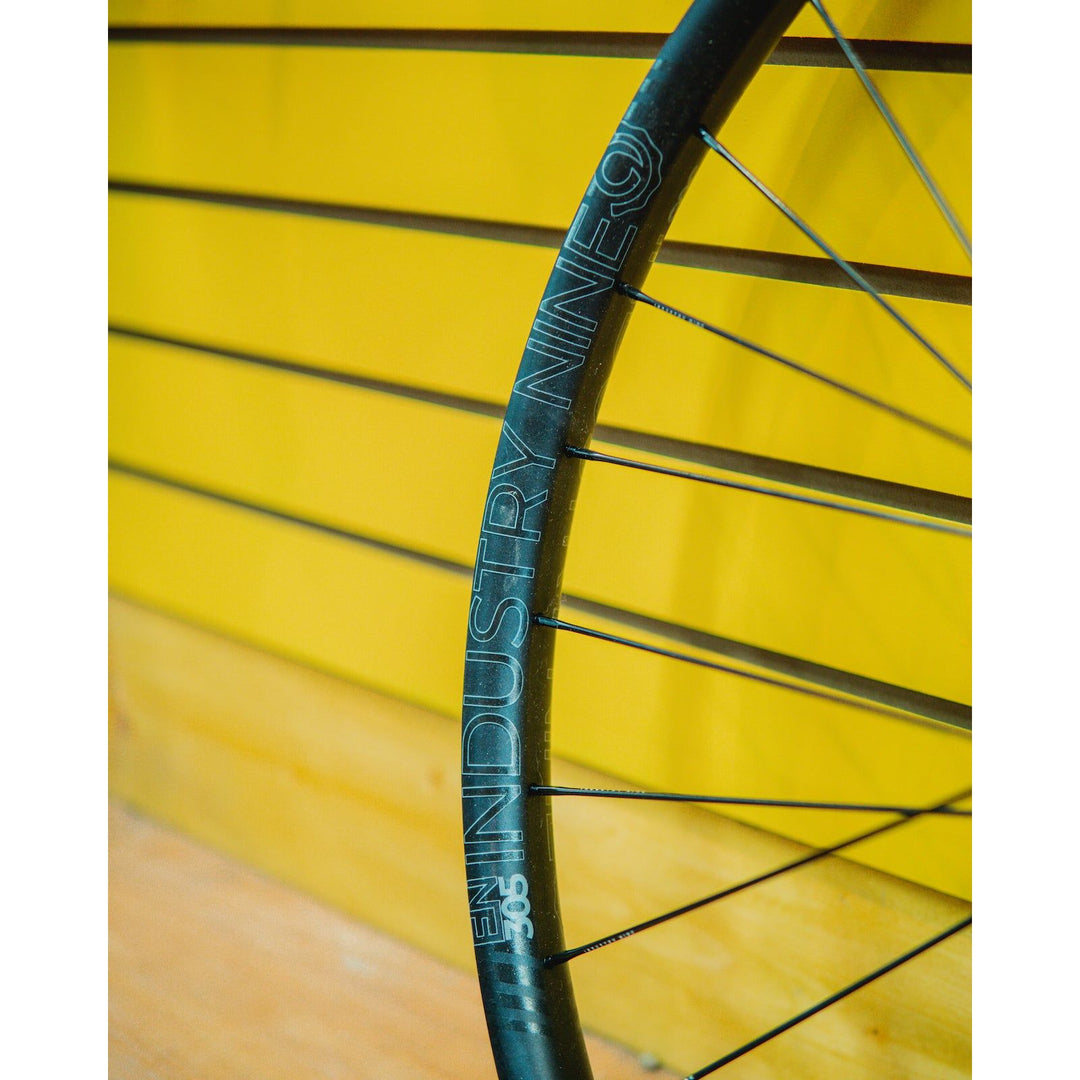 i9 Enduro 305 V3 29" Wheelset w/ Hydra Hub XD