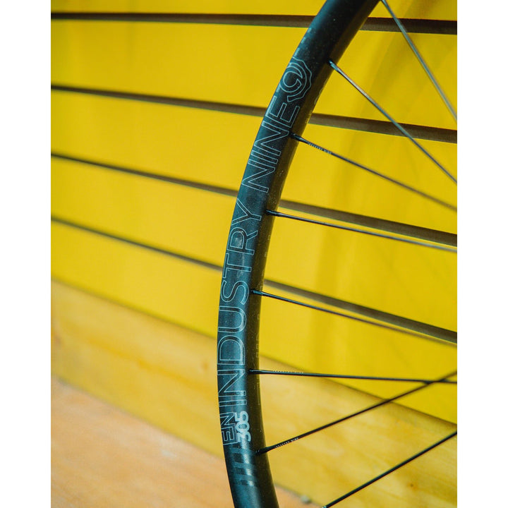 i9 Enduro 305 V3 29" Wheelset w/ Hydra Hub XD
