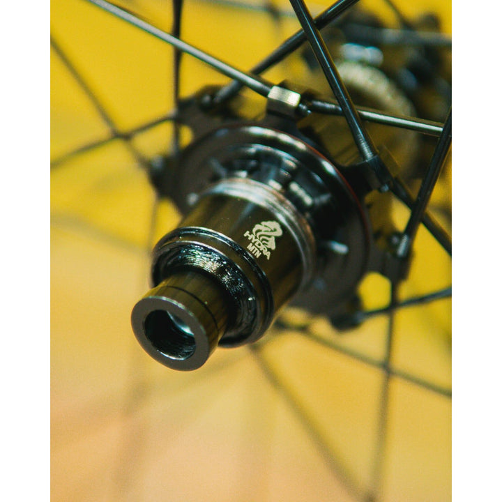 i9 Enduro 305 V3 29" Wheelset w/ Hydra Hub XD