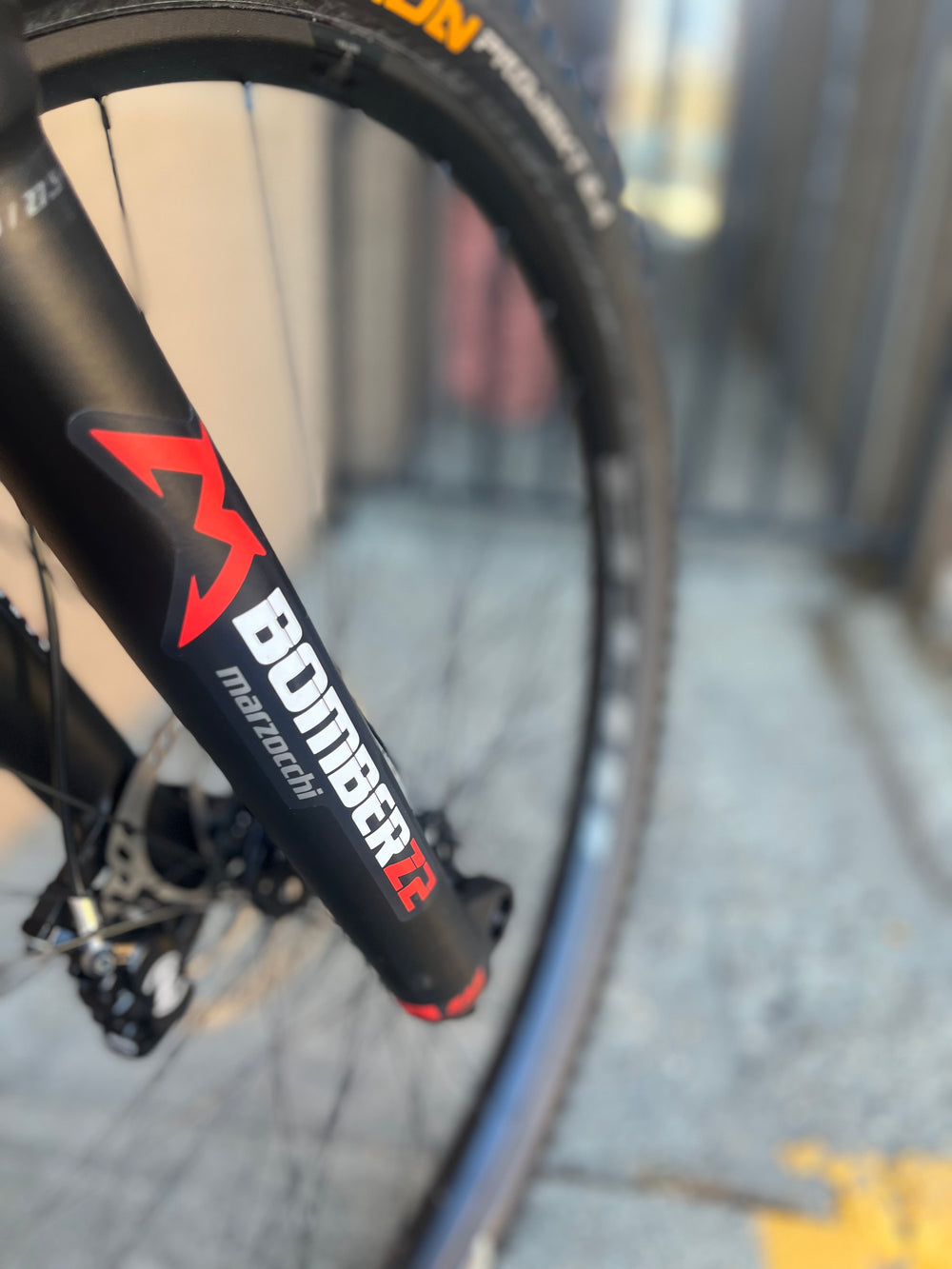 Stealth Banshee Paradox marzocchi bomber z2 front fork suspension